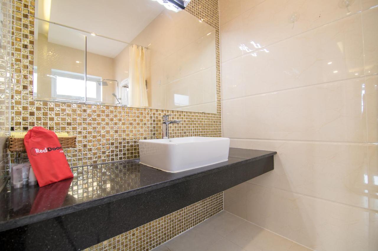 Reddoorz Plus Near Lotte Mart Cong Hoa Ho Chi Minh City Exterior photo